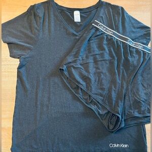 Calvin Klein Women’s 2-Piece Sleepwear Set Vneck Tee Shorts, Black Sz Large